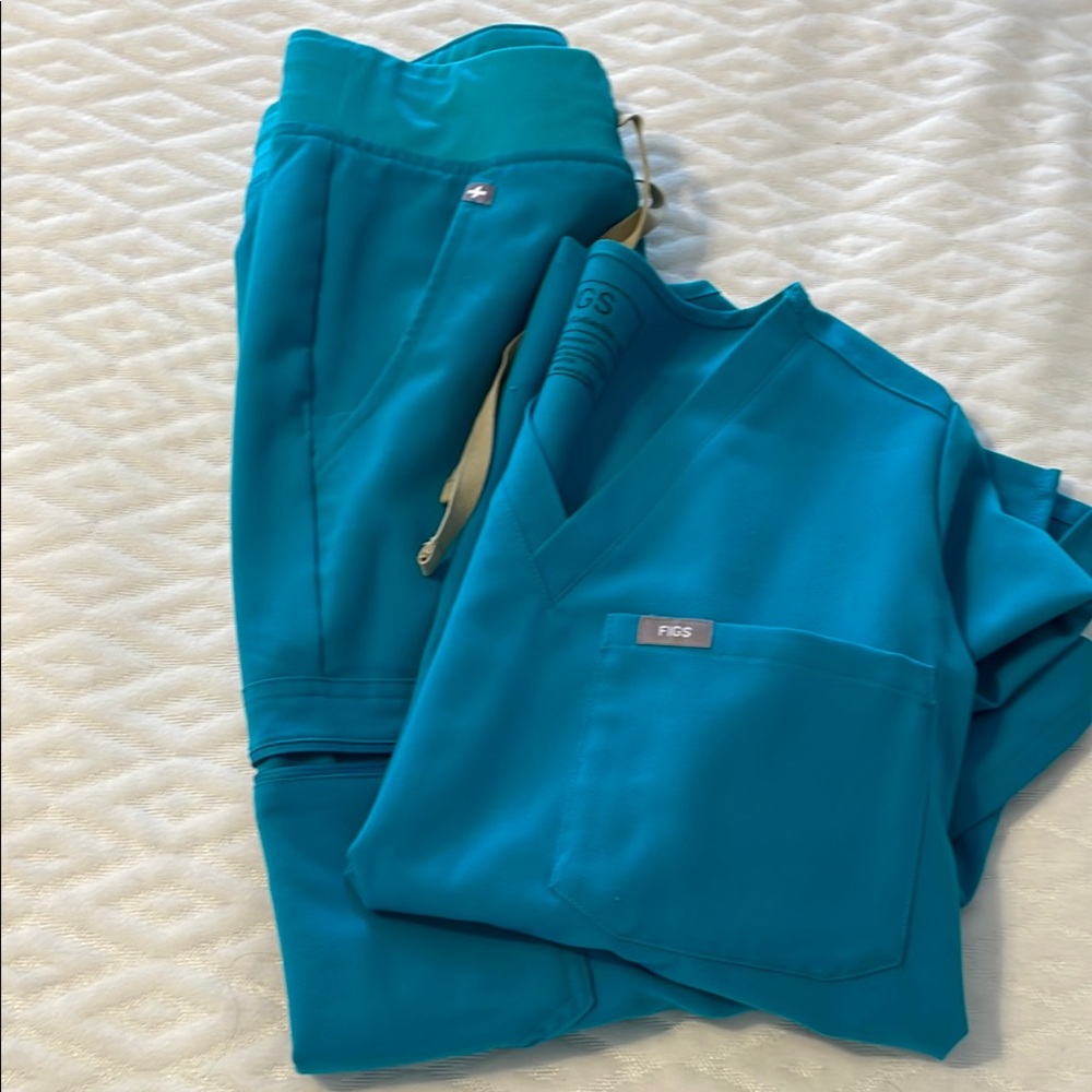 Teal Figs scrub set